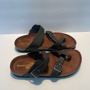 NWOT Women’s Mountain Sole Leather Black Sandals Size 8